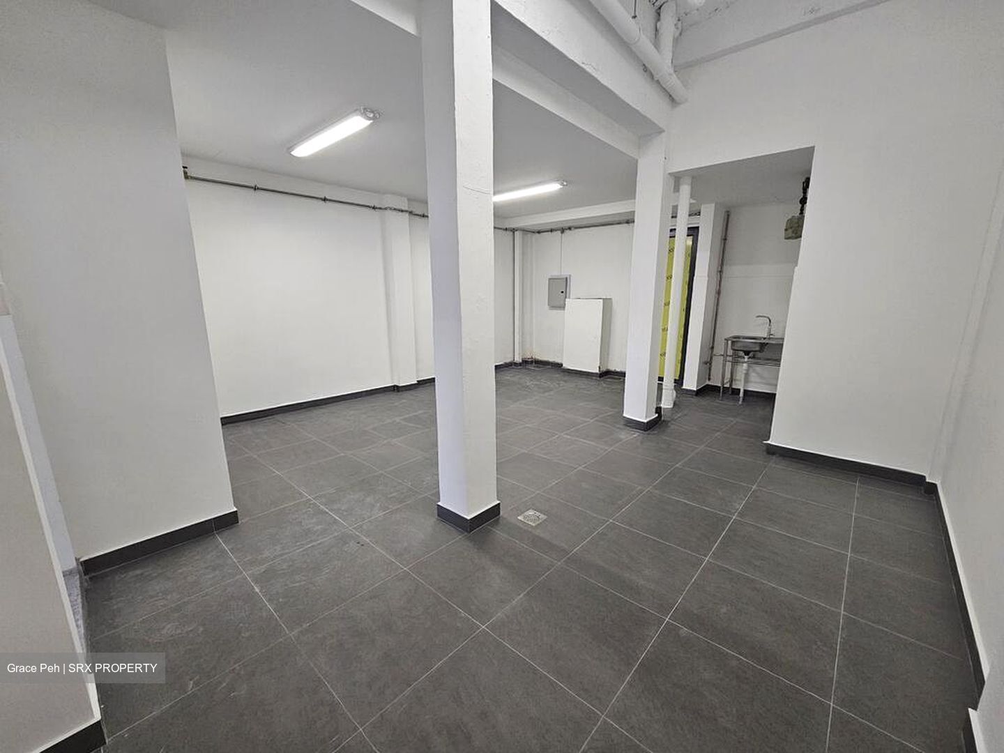 Connexion (D8), Retail #500789401